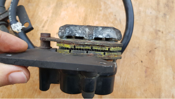 Kymco dink 125 - 150 LX első féknyereg