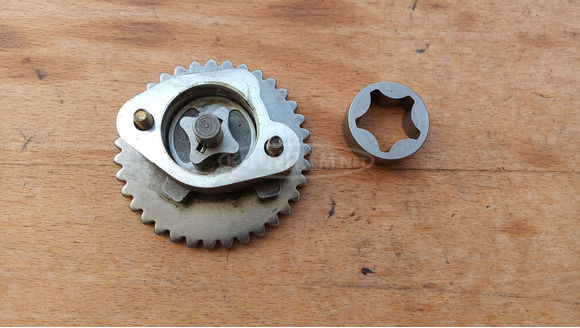 Aprilia Leonardo 125 - 150 olajpumpa - 2/7