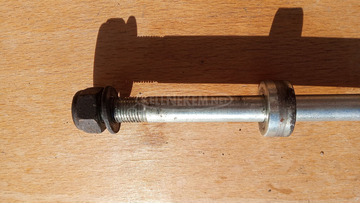 Aprilia leonardo 125 - 150 első keréktengely