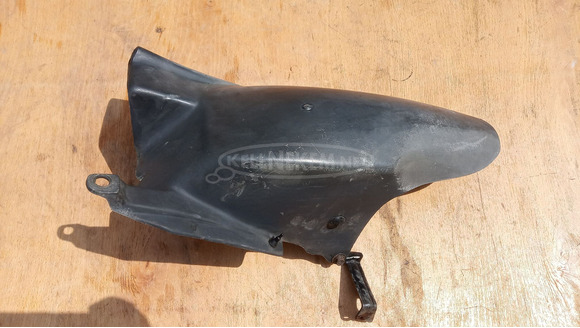 Aprilia Leonardo 125 - 150 hátsó kerék feletti idom