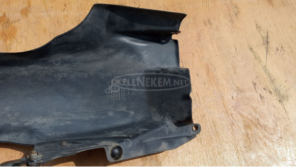 Aprilia Leonardo 125 - 150 hátsó kerék feletti idom