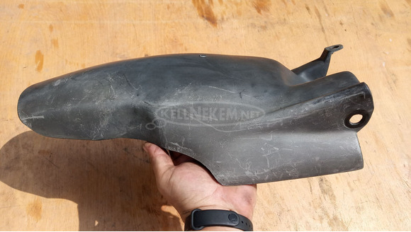 Aprilia Leonardo 125 - 150 hátsó kerék feletti idom