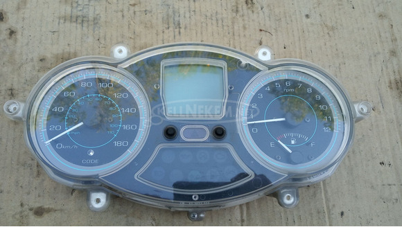 Piaggio Xevo 400 km óra műszerfal - 1/10