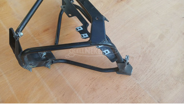 Piaggio Xevo 125 - 400 első idomtartó konzol