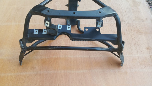 Piaggio Xevo 125 - 400 első idomtartó konzol - 4/9