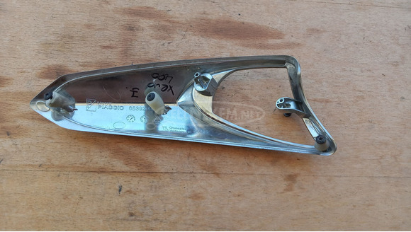 Piaggio Xevo 125 - 400 első irányjelző keret jobbos krómsérült - 5/10