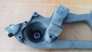 Piaggio Xevo 400 hátsó lengőkar